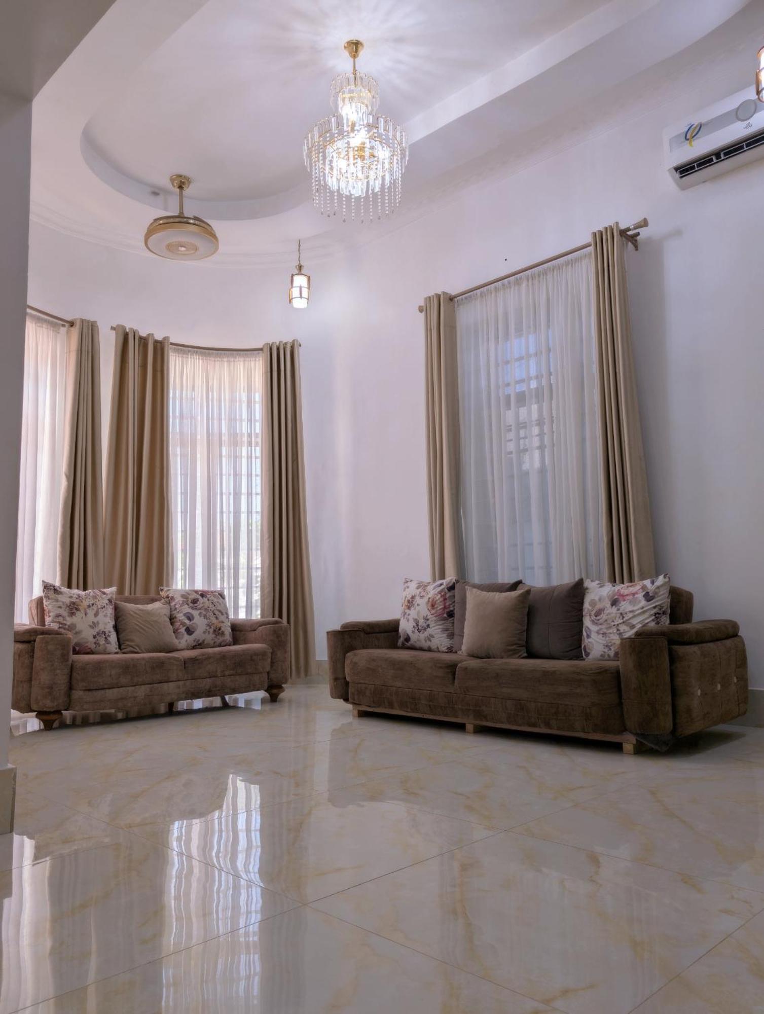 Villa Mbweni *