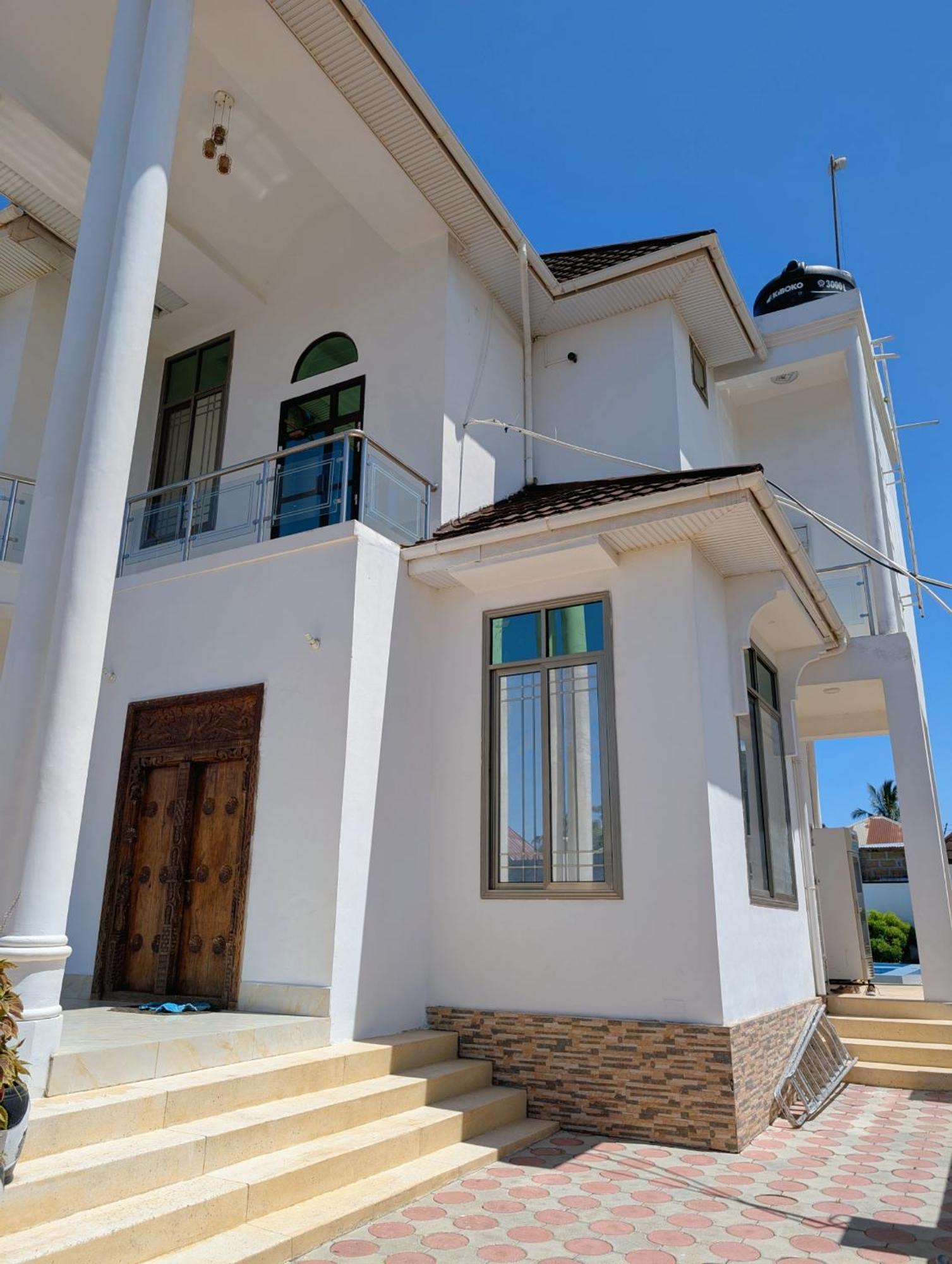 Villa Mbweni *